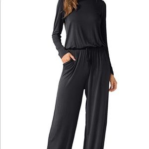 Medium black jumpsuit with pockets.
